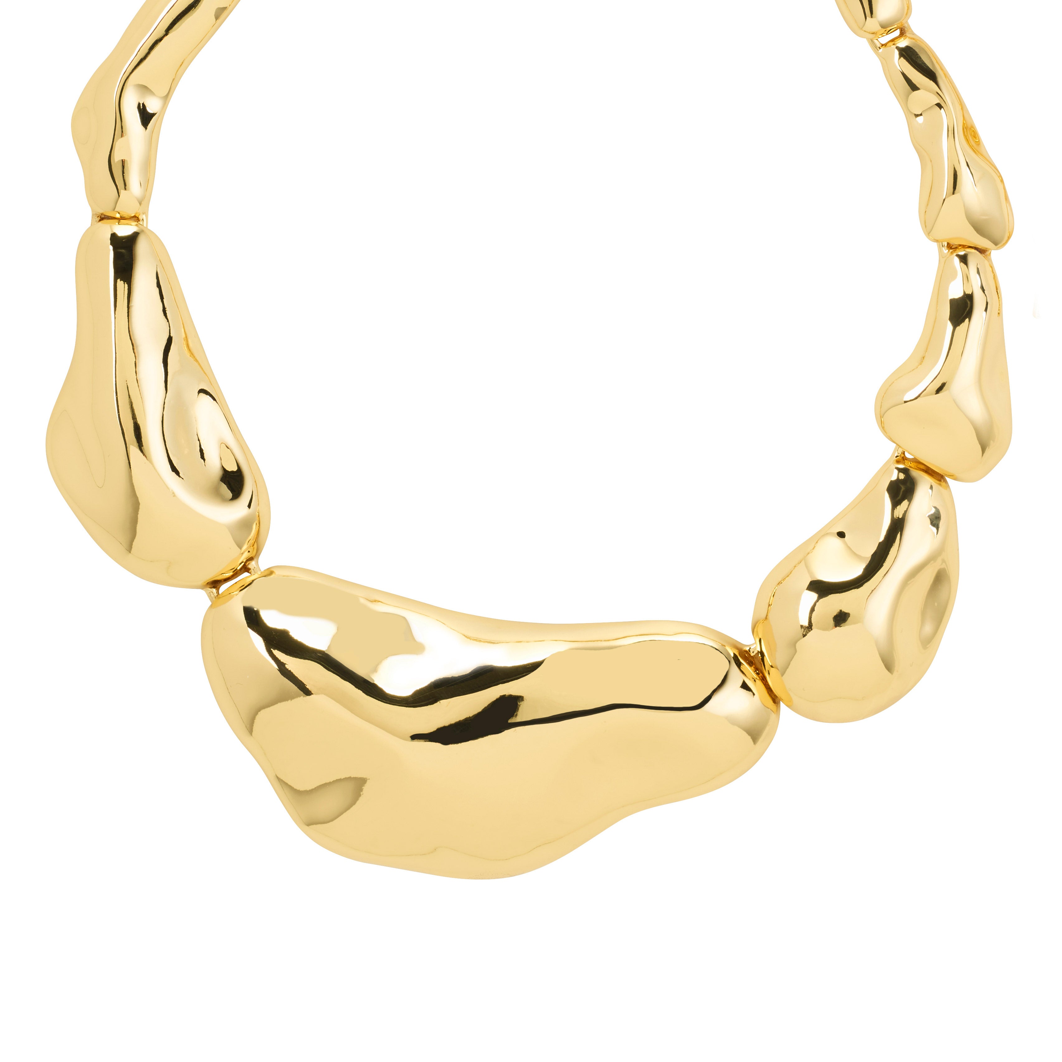 FREE statement necklace 168一分钟极速赛车--|实时赛果直播视频 gold-plated: Close-up of an organic, polished gold necklace with asymmetrical segments, inspired by ocean ripples, offering a sculptural, luxurious look.